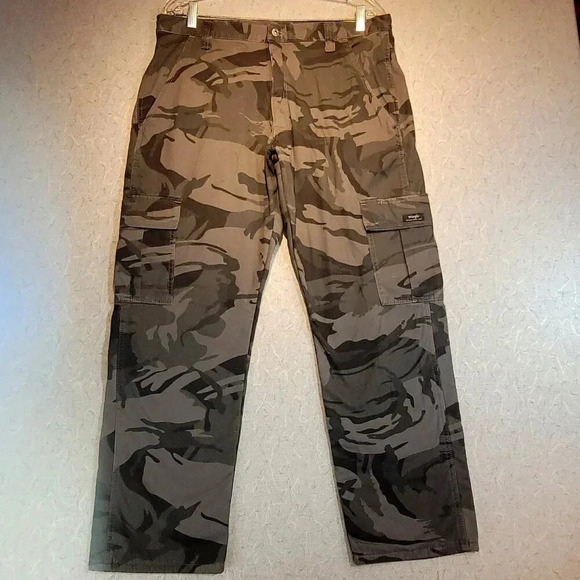 Wrangler Other - Wrangler Relaxed Fit Fleece Lined Camo Cargo Jeans Size 34 x  30